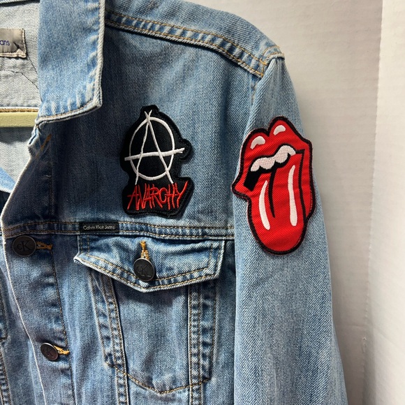 Calvin Klein Classic Trucker Jacket Sz M with Band Patches (2ah) - Picture 2 of 8